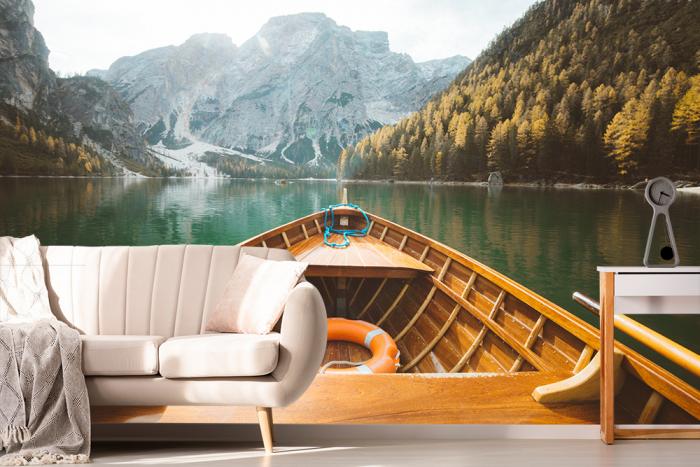 Fototapete Bootsfahrt auf einem See in den Alpen