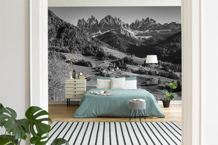 Schwarz-Weiß Fototapete Sankt Maddalen in den Dolomiten