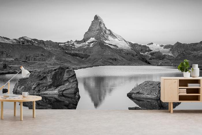 Schwarz-Weiß Fototapete Matterhorn am Stellisee am frühen Morgen