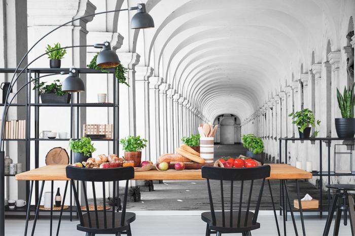 Fototapete langer Gang im Barock-Stil in Schwarz-Weiß