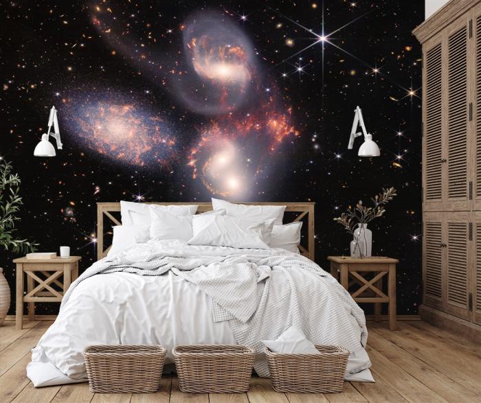 Vlies-Fototapete das Stephans Quintett (fünf Galaxien) in einem Schlafzimmer