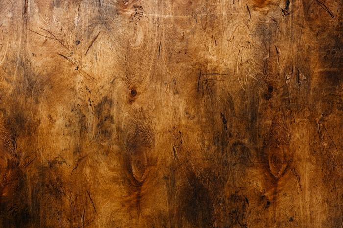 Holzoptik Fototapete mit braunem dunklen Holz mit Kratzern