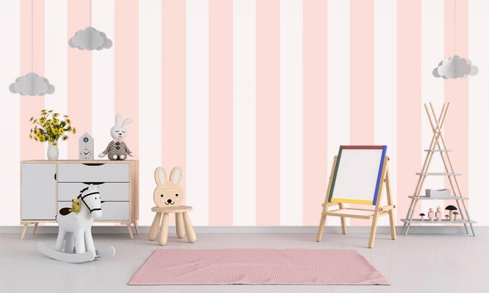 Tapete mit Streifen in Rosa in einem Pastellton für das Kinderzimmer
