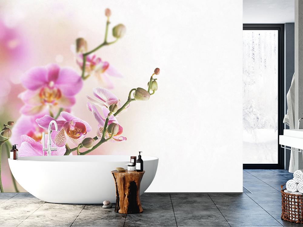 Fototapete aus Vlies mit einer blühenden Orchidee in einem Badezimmer
