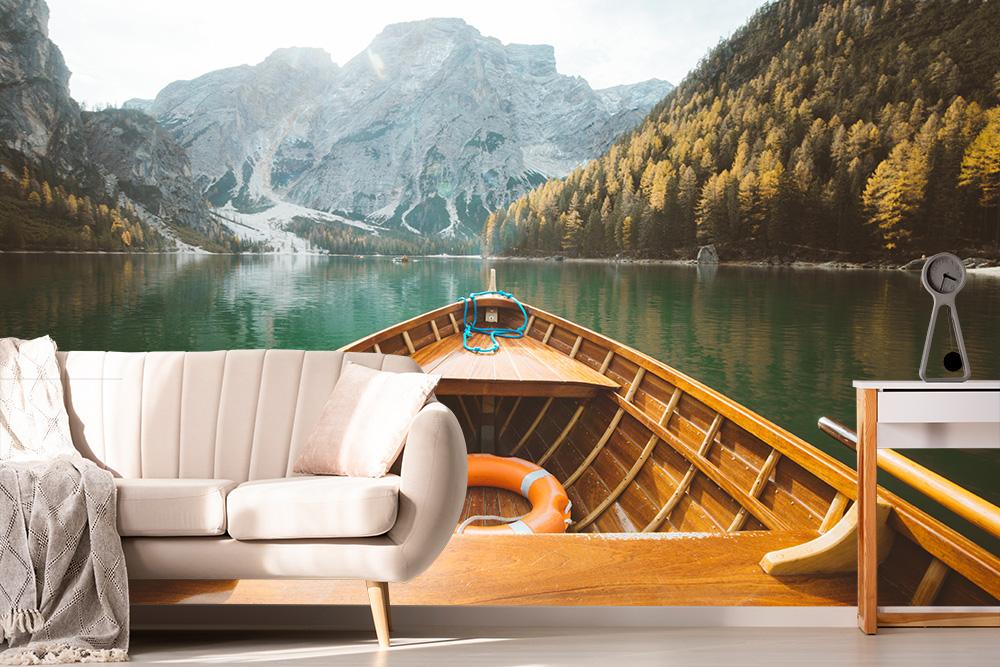 Fototapete Bootsfahrt auf einem See in den Alpen