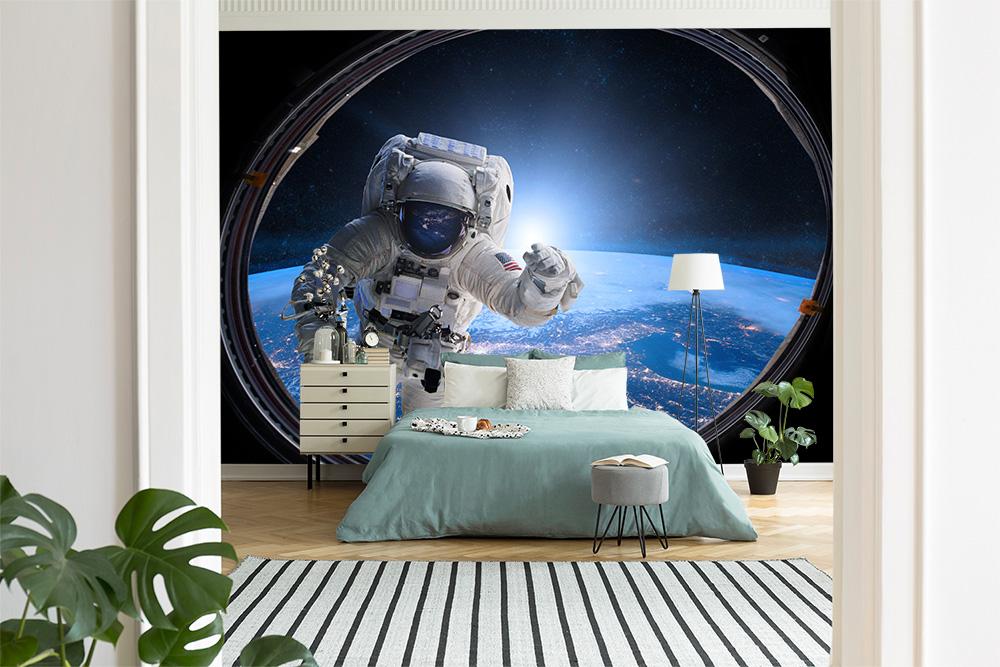 Fototapete Astronaut im Weltraum am Raumschiff