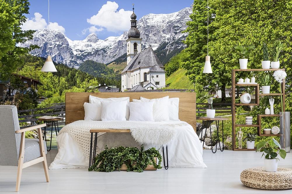 Mustertapete für Kinderzimmer mit Wolken auf blauem Hintergrund