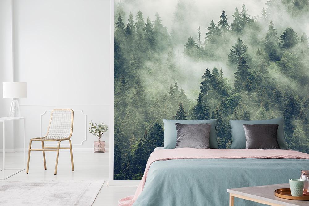 Fototapete Bäume im Nebel in den Bergen