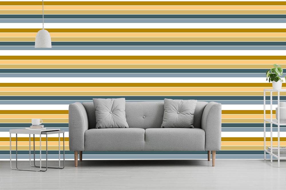 Tapete mit Streifen in Naturtönen wie Blau, Creme und Braun