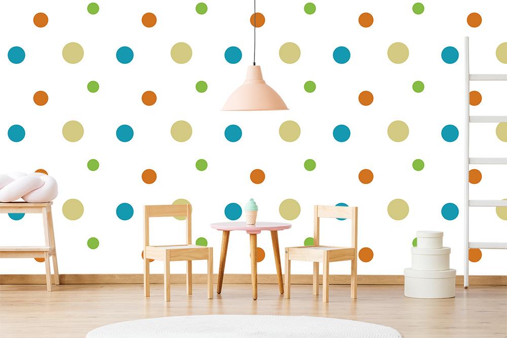 Tapete mit bunten Punkten für Kinderzimmer