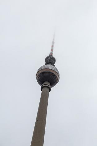 Fototapete der Fernsehturm im Nebel