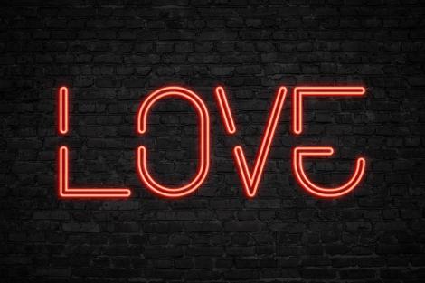 Fototapete Love Leuchtschrift auf Steinwand