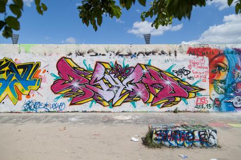 Fototapete alte Mauer im Mauerpark von Berlin