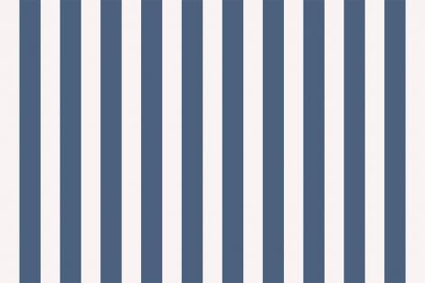 Streifentapete mit Streifen im dezenten Blau
