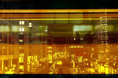 Fototapete Collage mit U-Bahn in Berlin bei Nacht
